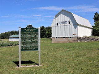 1_Marker.Barn_.no-people